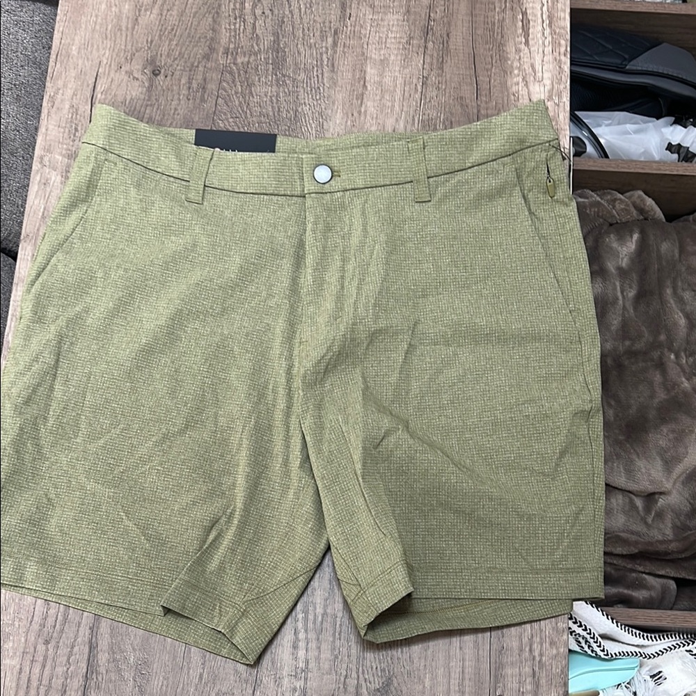 Lululemon Athletica Green Flat Front Shorts for Casual Wear